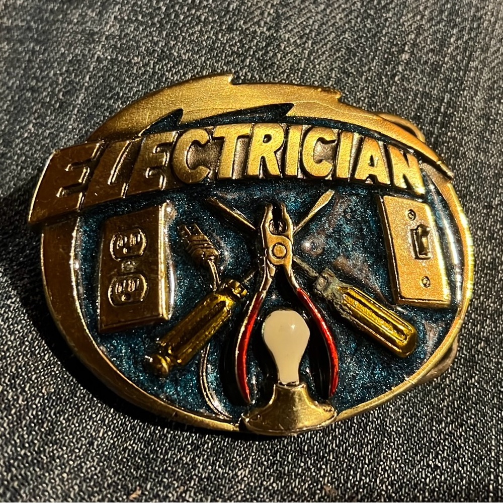 Vintage ‘82 men’s electrician belt buckle